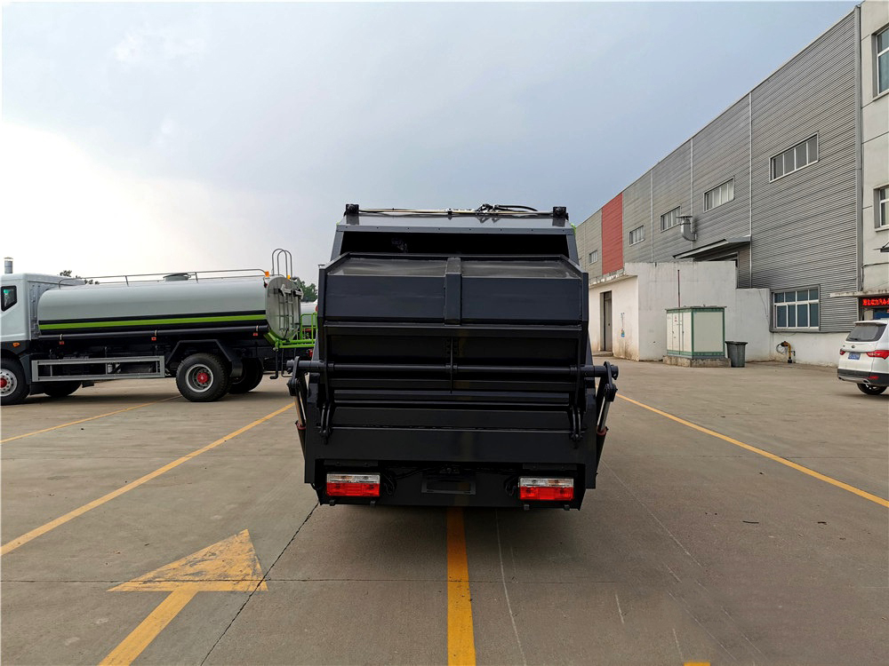 國六5立方東風D6 壓縮垃圾車